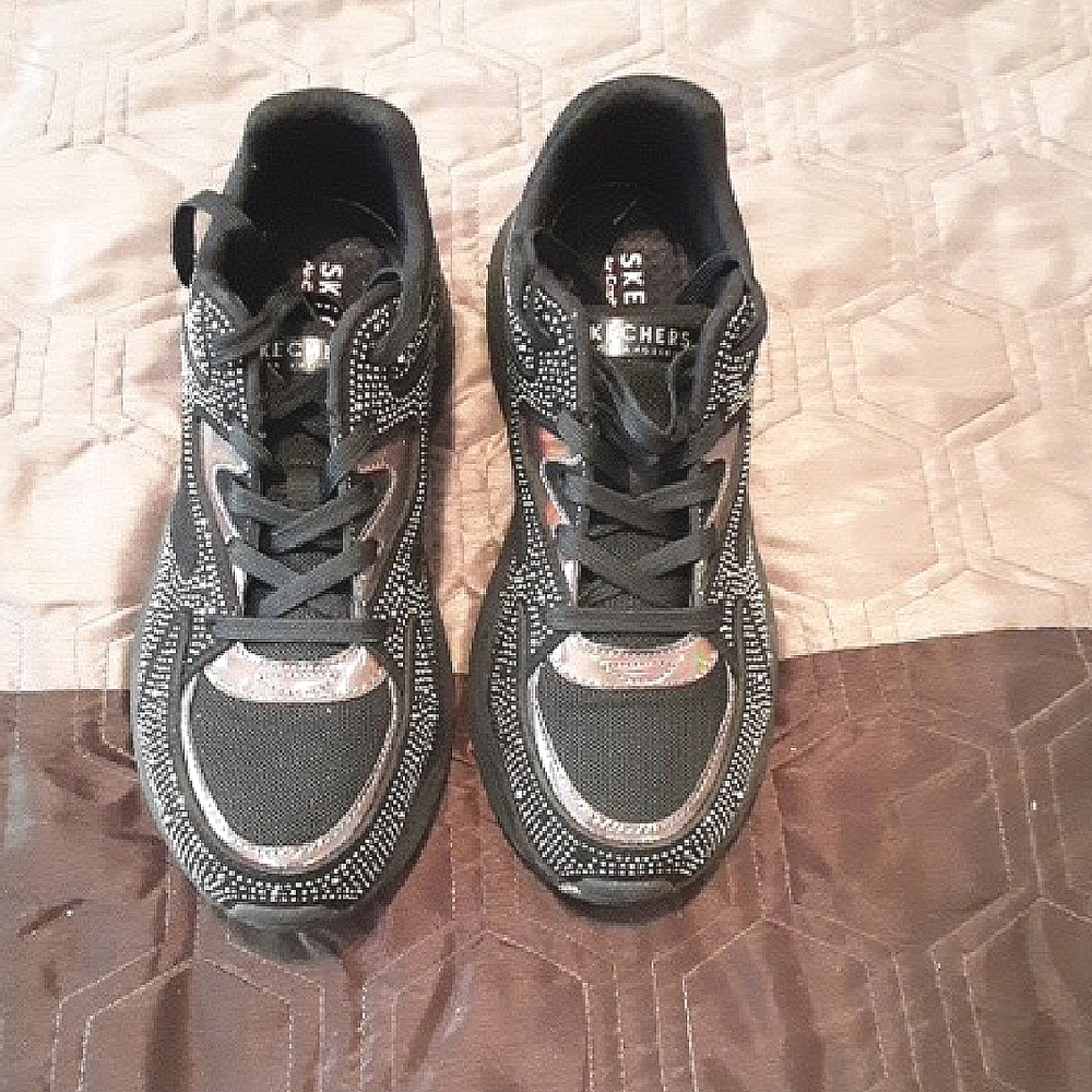 SKETCHERS BLACK DAZZLE AND DASH SNEAKERS  SIZE:  10M